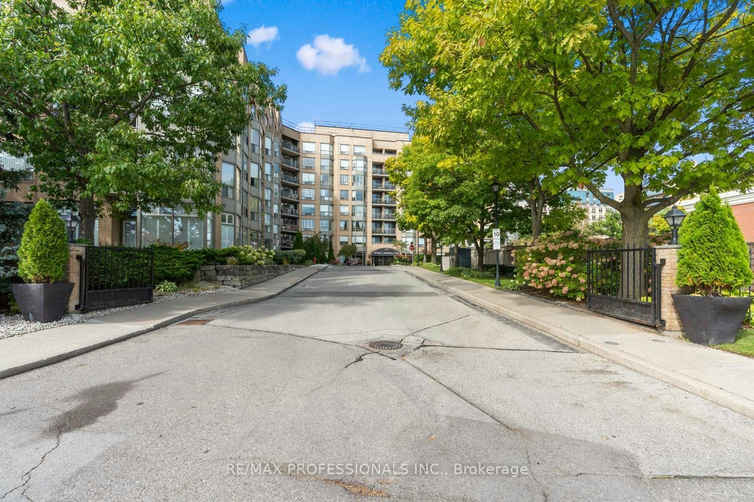311-2511 Lakeshore Road W, Oakville, ON, L6L 6L9 - 32