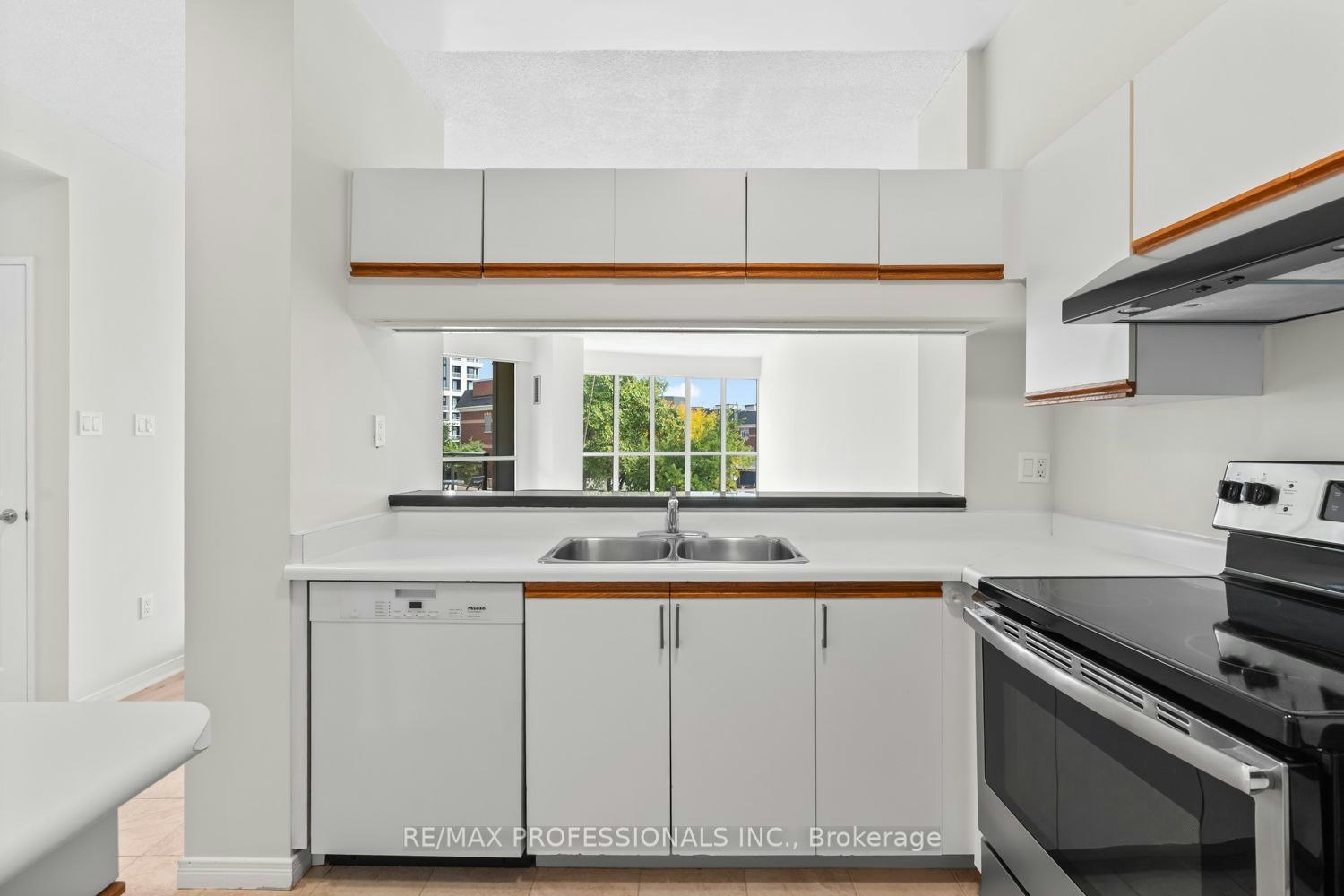 311-2511 Lakeshore Road W, Oakville, ON, L6L 6L9 - 14