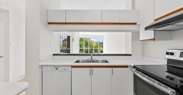 311-2511 Lakeshore Road W, Oakville, ON, L6L 6L9 - 14
