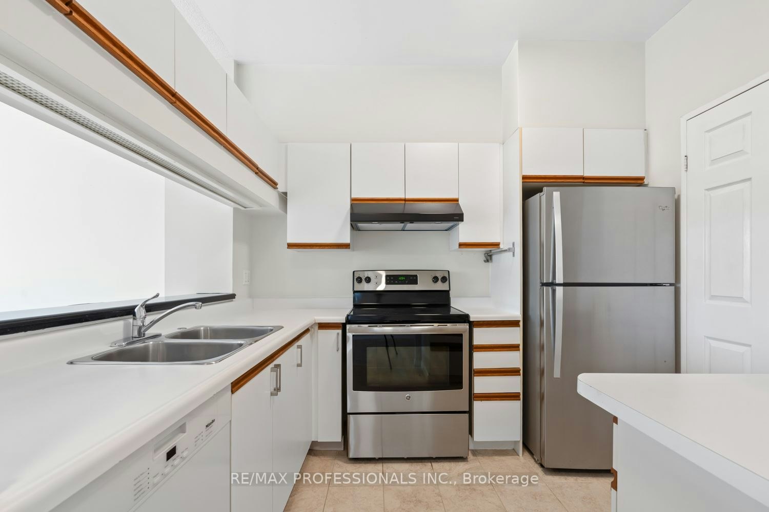 311-2511 Lakeshore Road W, Oakville, ON, L6L 6L9 - 15