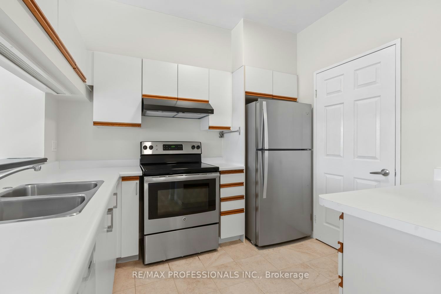 311-2511 Lakeshore Road W, Oakville, ON, L6L 6L9 - 16