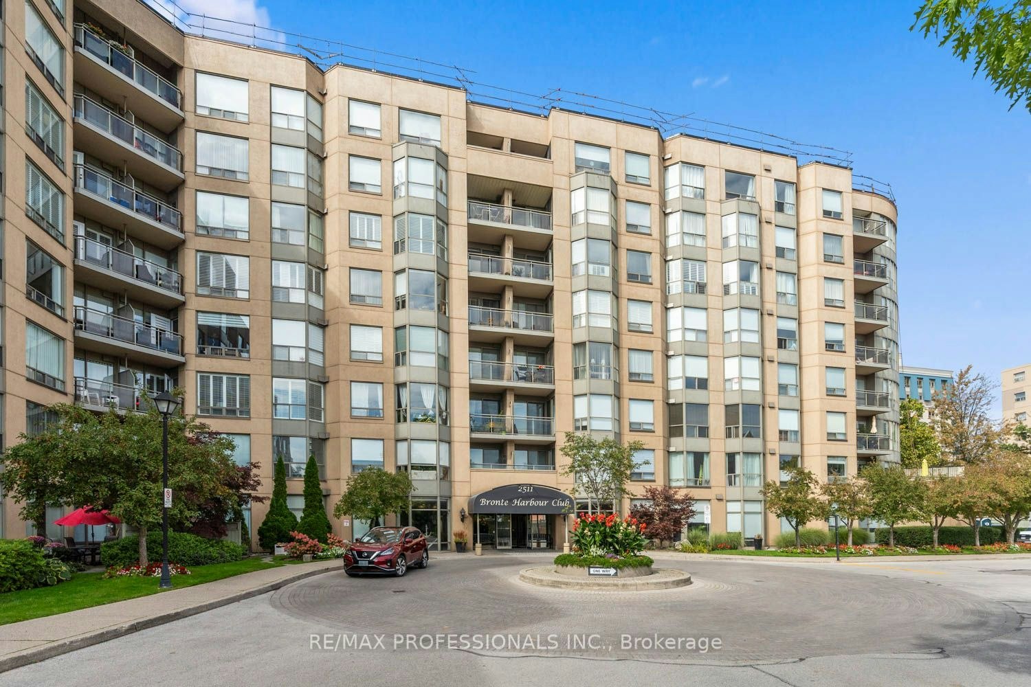 311-2511 Lakeshore Road W, Oakville, ON, L6L 6L9