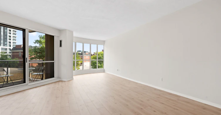 311-2511 Lakeshore Road W, Oakville, ON, L6L 6L9 - 2