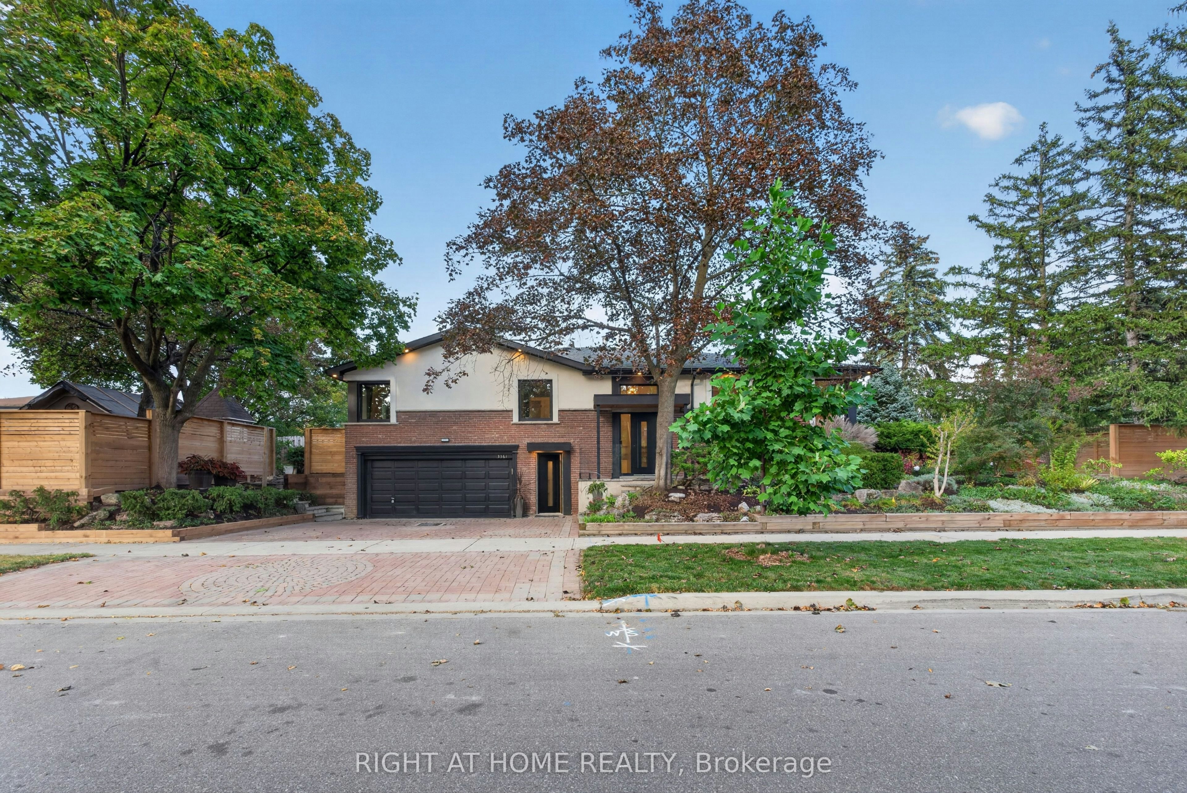 3361 Rhonda Valley, Mississauga, ON, L5A 3G1 - 2