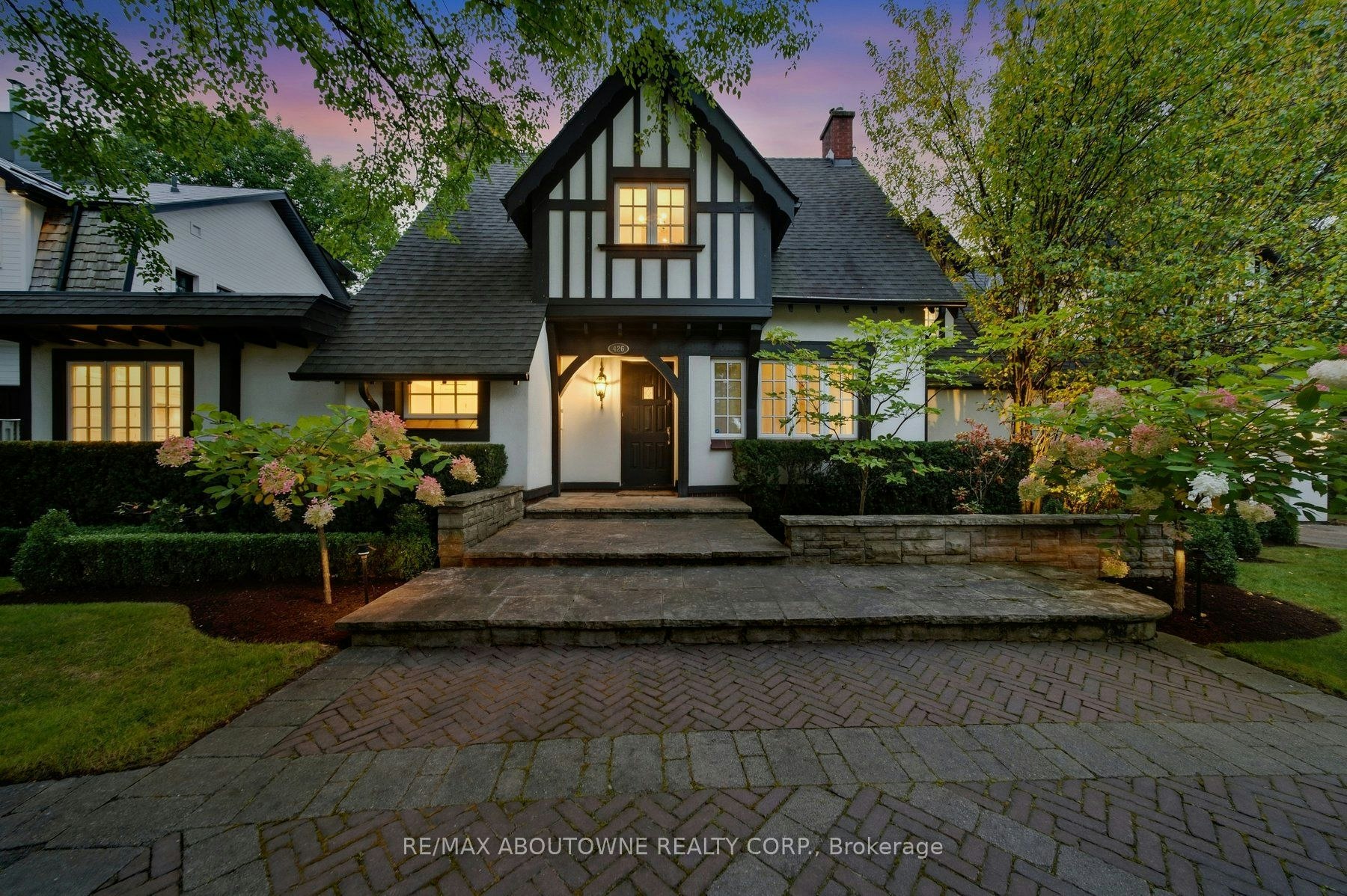 426 Trafalgar Road, Oakville, ON, L6J 3H7
