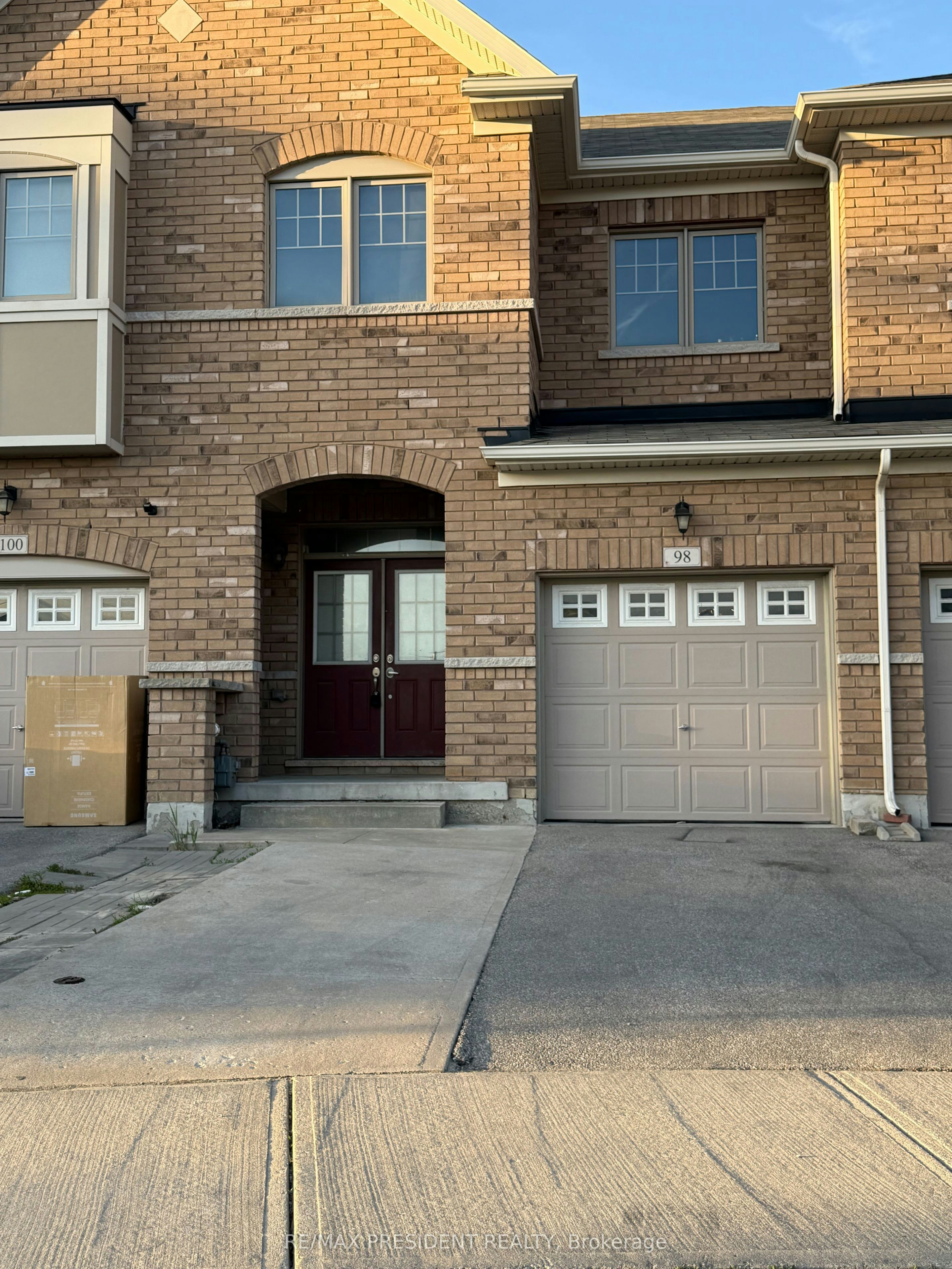 98 Davenfield Circle, Brampton, ON, L6P 4M1
