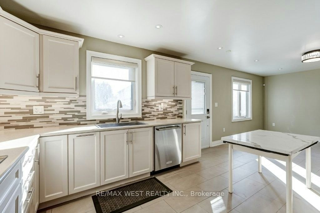 9 Culnan Avenue, Toronto, ON, M8Z 5A9 - 13