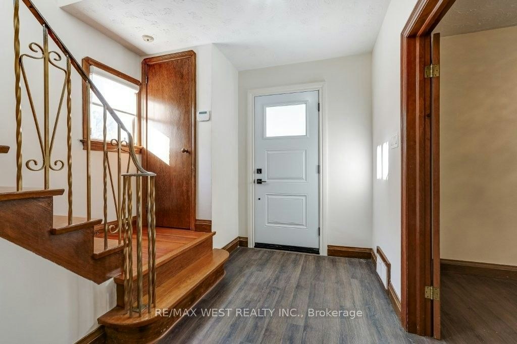 9 Culnan Avenue, Toronto, ON, M8Z 5A9 - 5