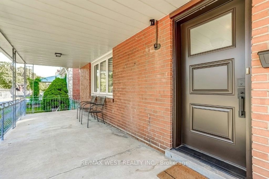 9 Culnan Avenue, Toronto, ON, M8Z 5A9 - 4