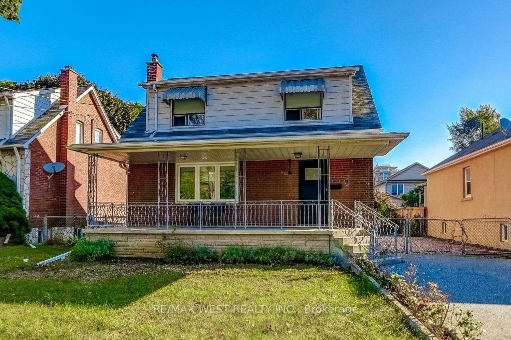 9 Culnan Avenue, Toronto, ON, M8Z 5A9