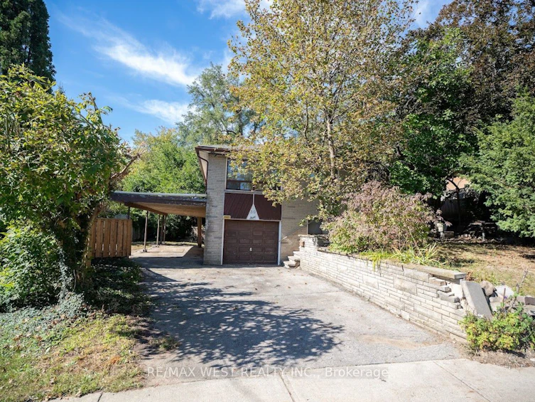 39 Mcmanus Road, Toronto, ON, M9P 2J9