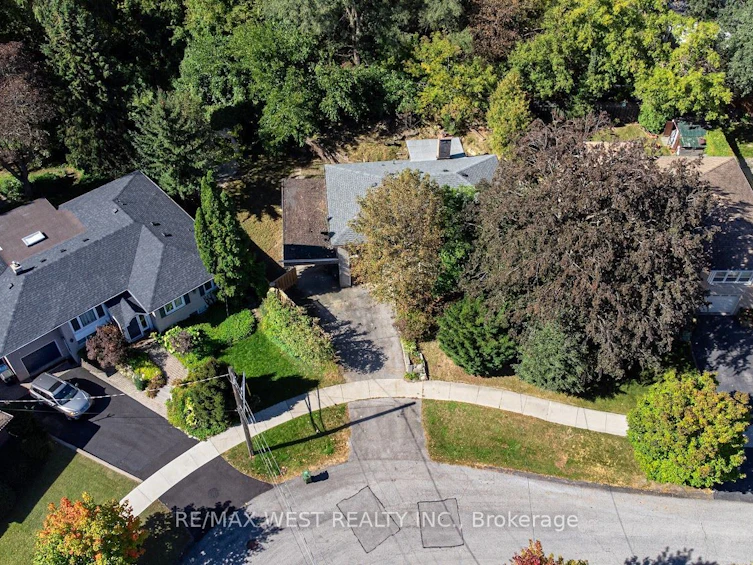39 Mcmanus Road, Toronto, ON, M9P 2J9 - 4