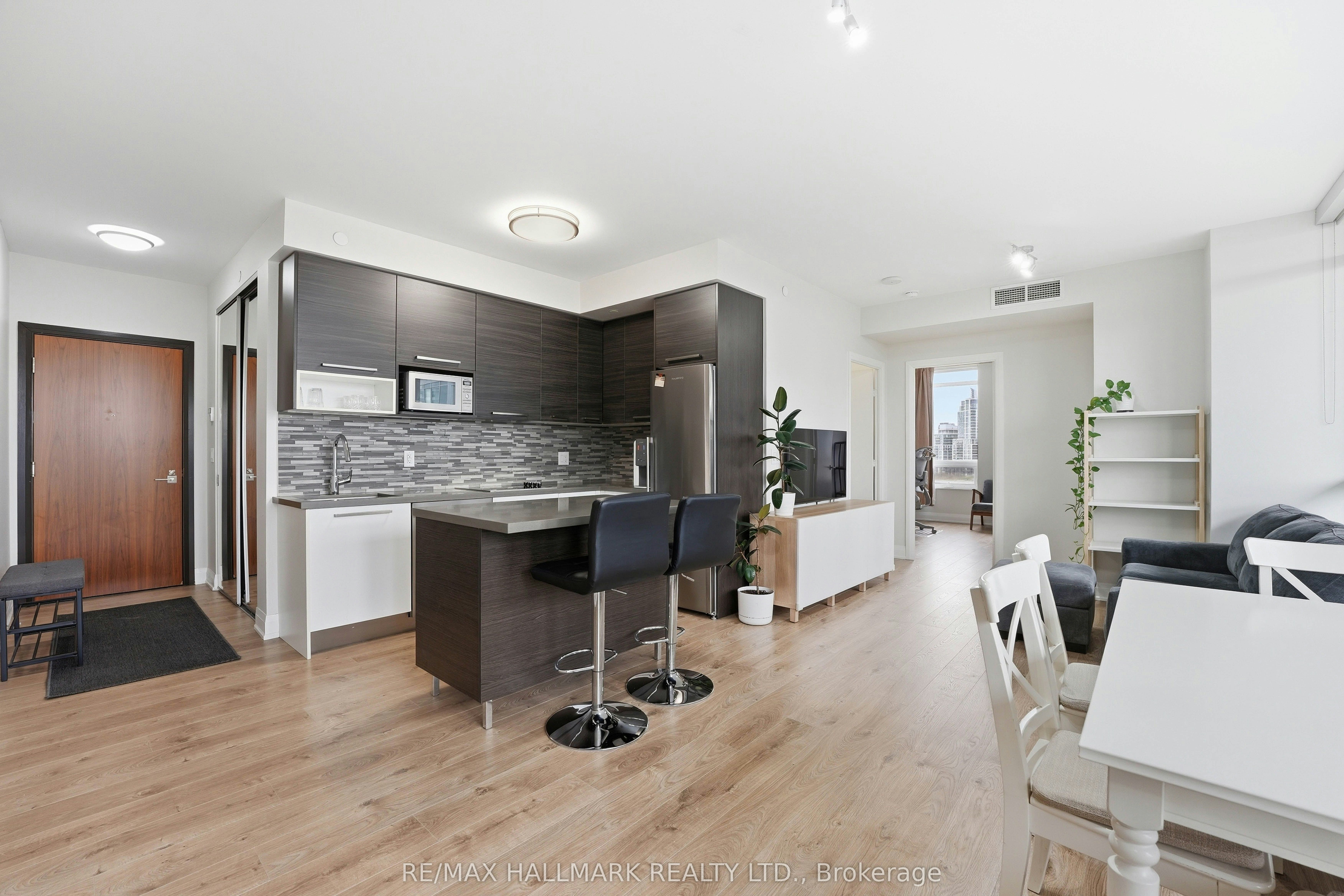 710-36 Park Lawn Road, Toronto, ON, M8Y 0E5