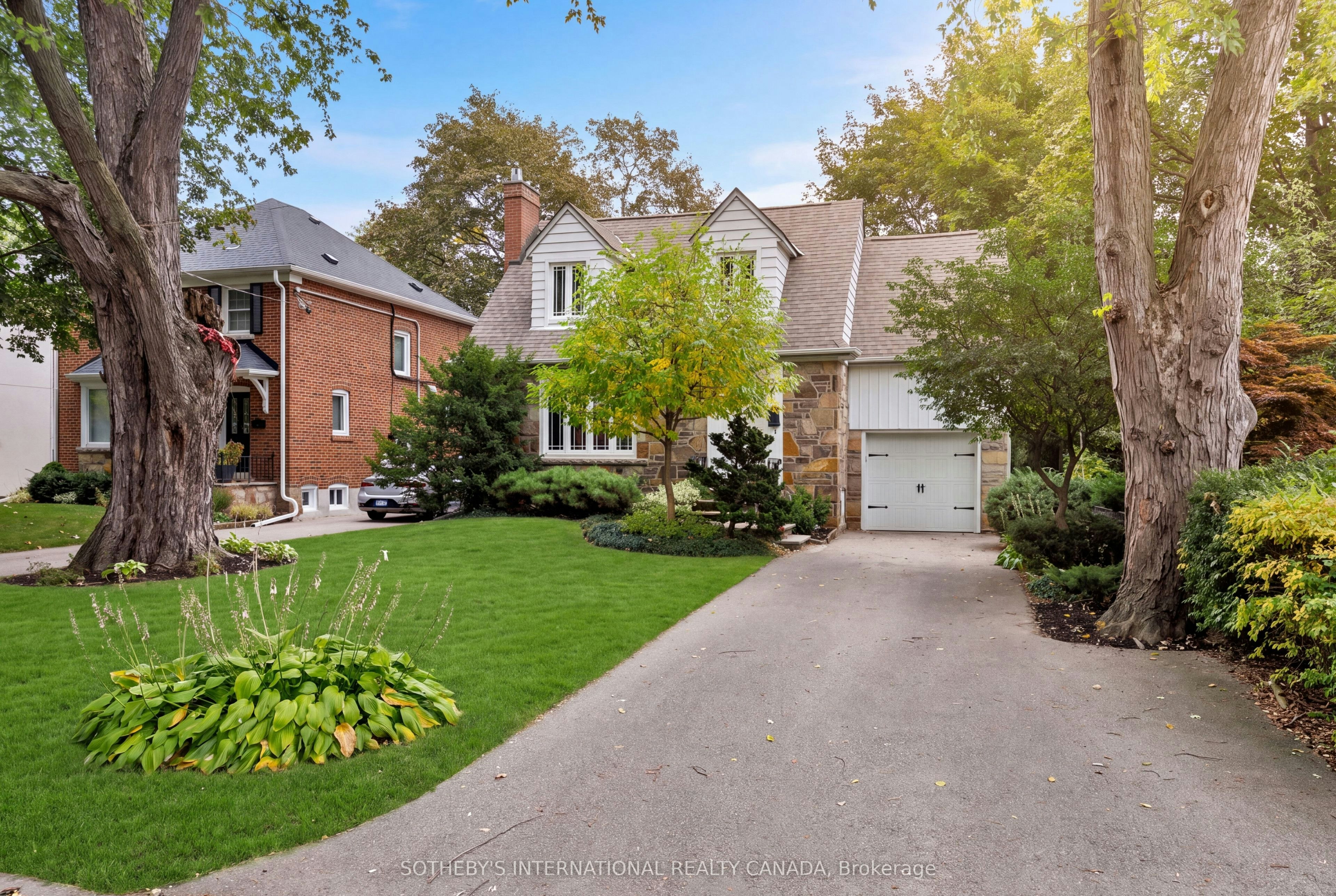 145 Brentwood Road N, Toronto, ON, M8X 2C8