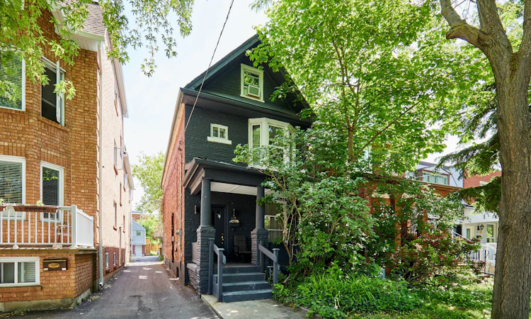 837 Gladstone Avenue