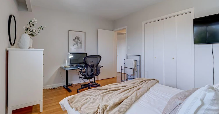Lower-55 Tedder Street, Toronto, ON, M6M 4X2 - 12