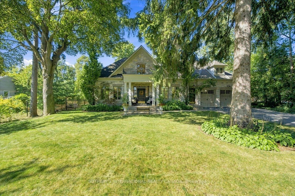 167 Pinewood Trail, Mississauga, ON, L5G 2L2