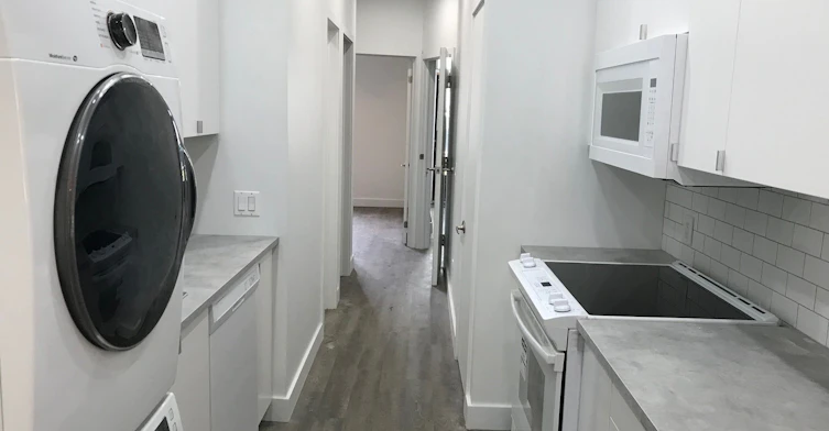 Room 2-344 Bartlett Avenue N, Toronto, ON, M6H 3G7 - 3