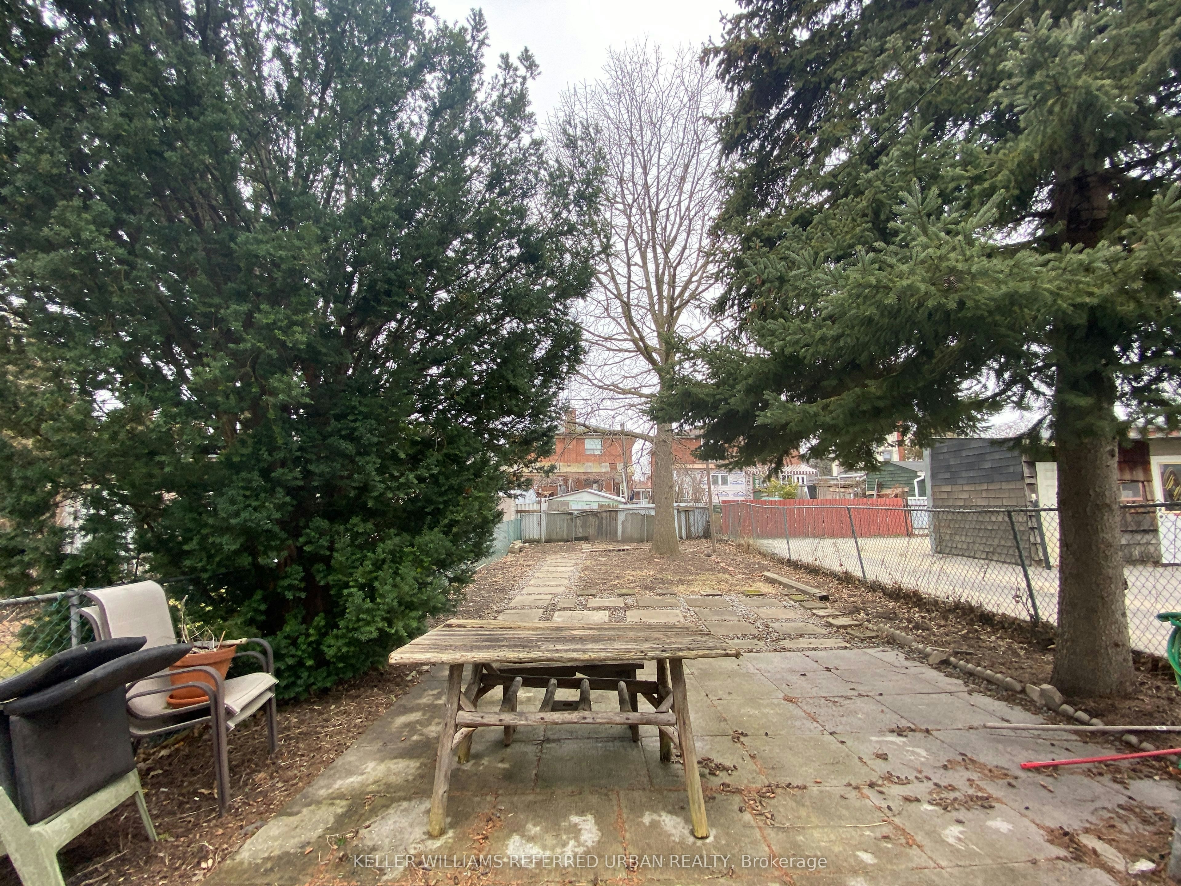 Room 2-344 Bartlett Avenue N, Toronto, ON, M6H 3G7 - 12