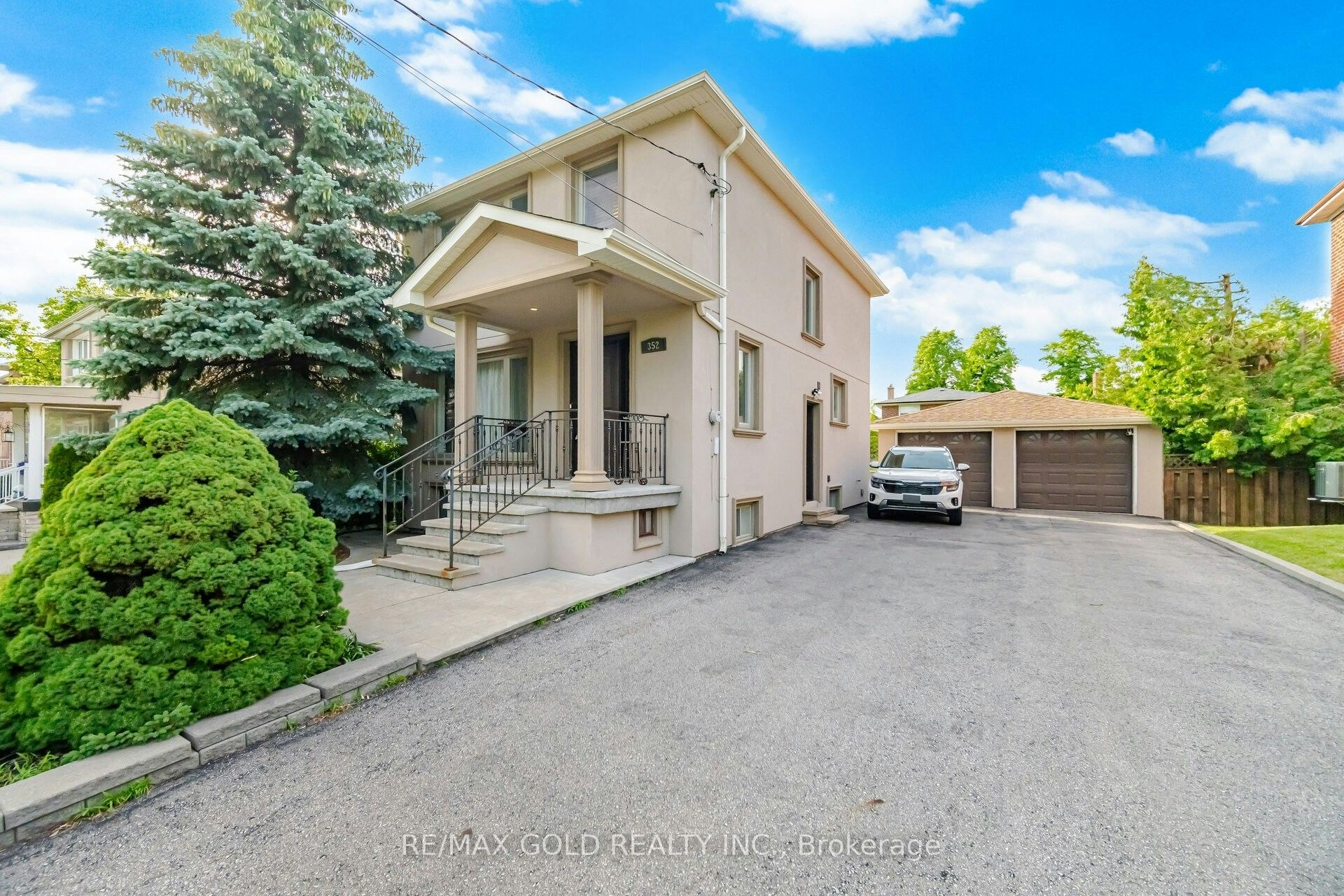 352 Maple Leaf Drive, Toronto, ON, M6L 1P6