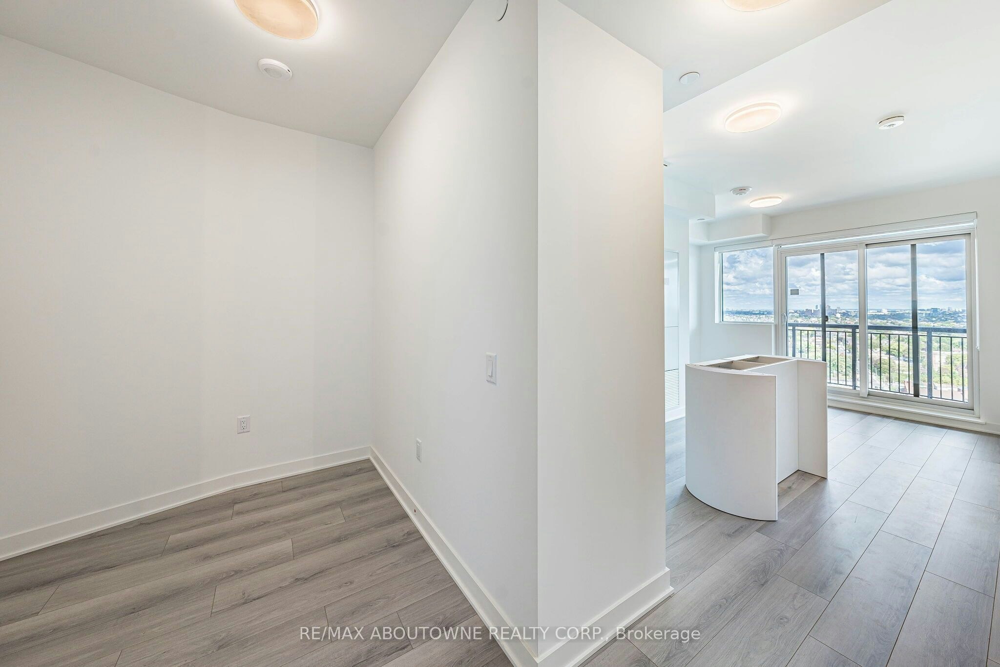 2703-1185 Dupont Street, Toronto, ON, M6H 0G5 - 9
