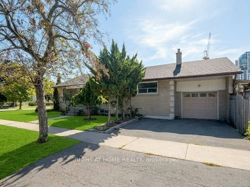 35 Warnica Avenue, Toronto, ON, M8Z 1Z5 - 3