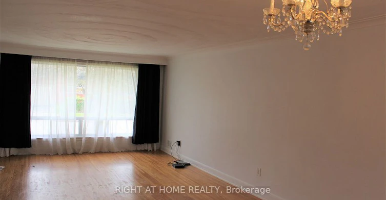 35 Warnica Avenue, Toronto, ON, M8Z 1Z5 - 5