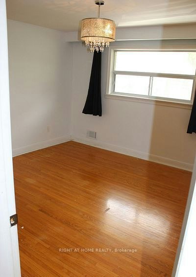 35 Warnica Avenue, Toronto, ON, M8Z 1Z5 - 9