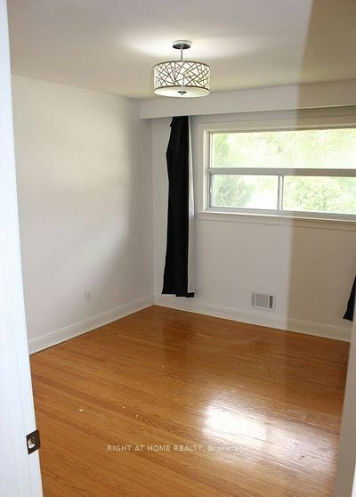 35 Warnica Avenue, Toronto, ON, M8Z 1Z5 - 10