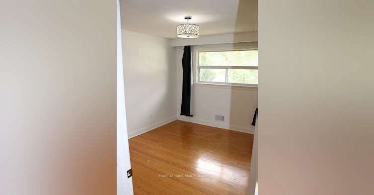 35 Warnica Avenue, Toronto, ON, M8Z 1Z5 - 10