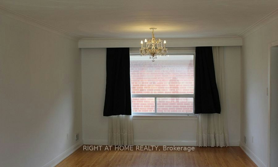 35 Warnica Avenue, Toronto, ON, M8Z 1Z5 - 6