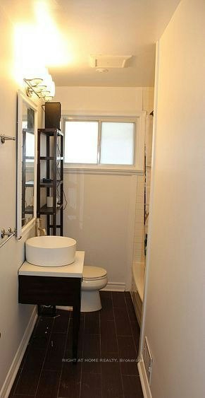 35 Warnica Avenue, Toronto, ON, M8Z 1Z5 - 11