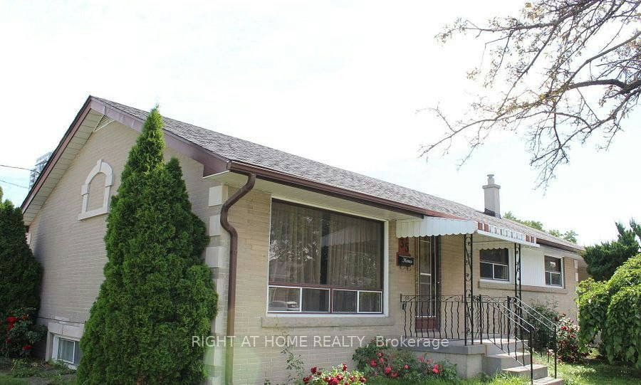 35 Warnica Avenue, Toronto, ON, M8Z 1Z5