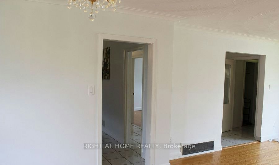 35 Warnica Avenue, Toronto, ON, M8Z 1Z5 - 8
