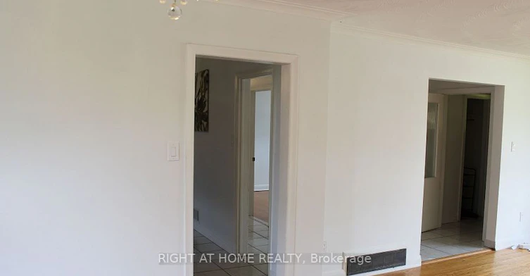 35 Warnica Avenue, Toronto, ON, M8Z 1Z5 - 8
