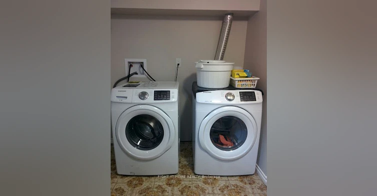 35 Warnica Avenue, Toronto, ON, M8Z 1Z5 - 13