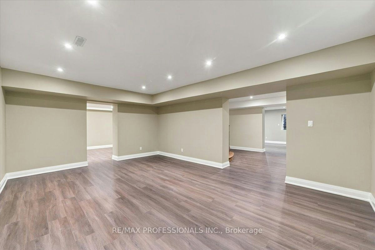 53 Edenvale Crescent, Toronto, ON, M9A 4A5 - 38