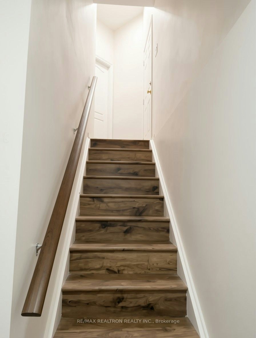 33 Raccoon Street, Brampton, ON, L6S 6L4 - 6