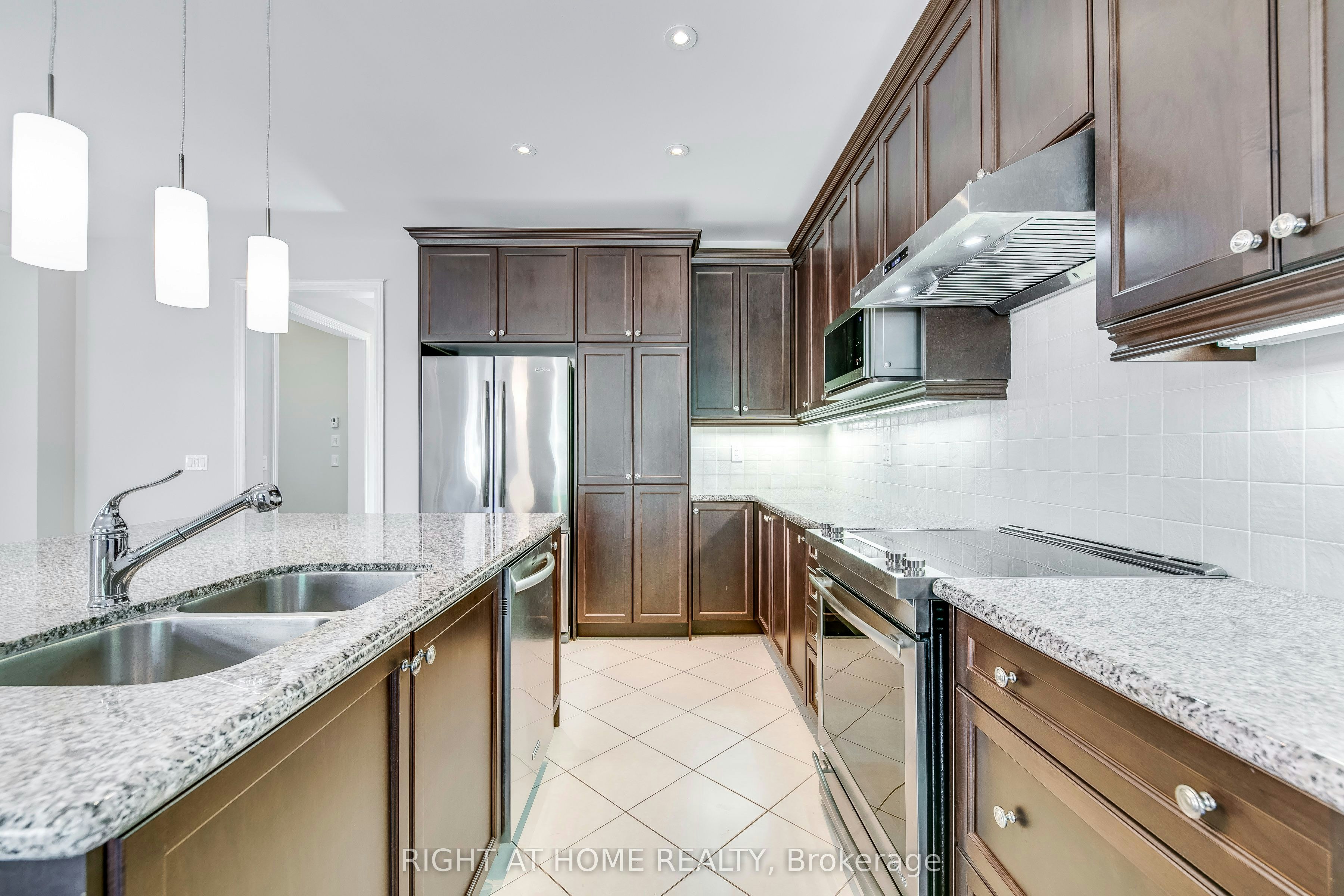 537 Terrace Way, Oakville, ON, L6M 1N6 - 5