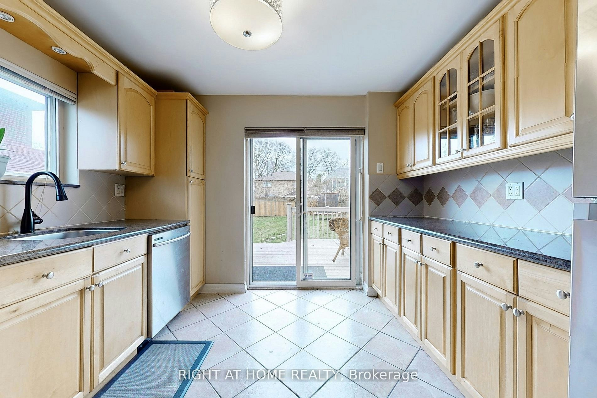 68 Eaglewood Boulevard E, Mississauga, ON, L5G 1V4 - 10