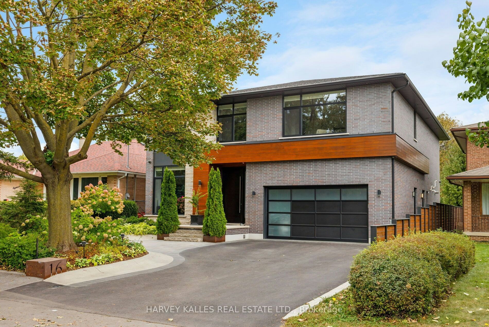 16 Graystone Gardens, Toronto, ON, M8Z 3C3