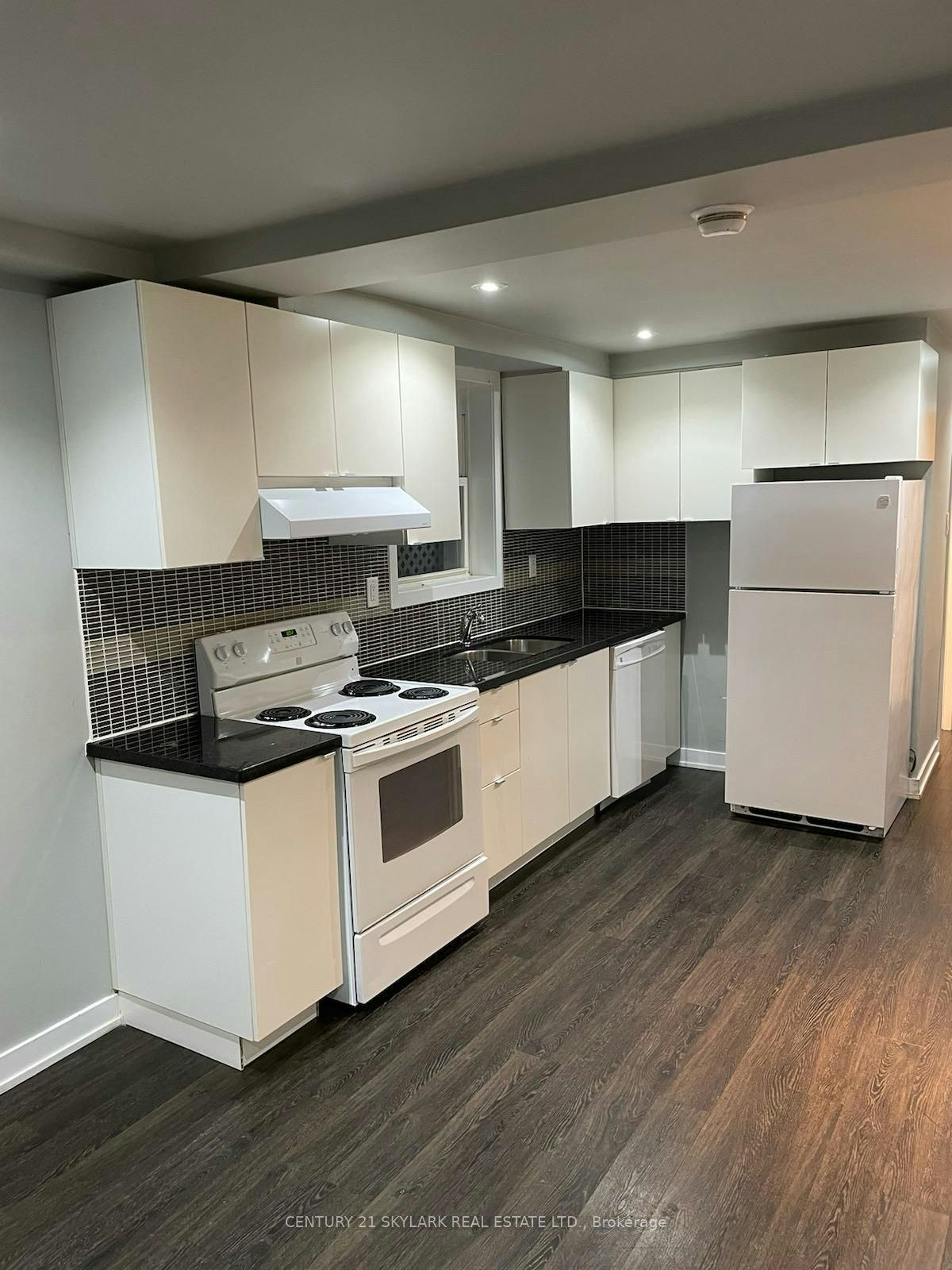 Lower-78 Cavell Avenue, Toronto, ON, M8V 1P2 - 2