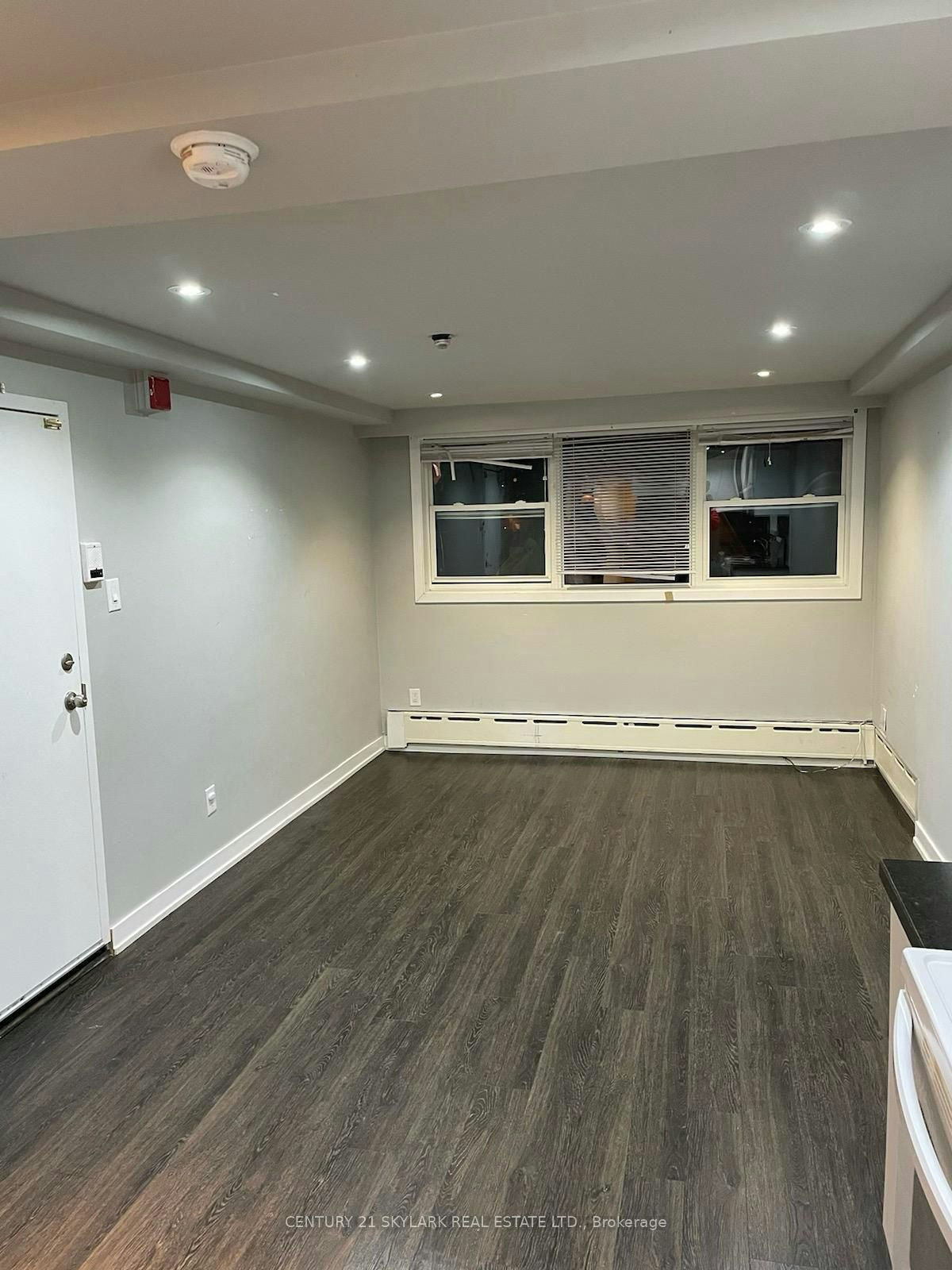 Lower-78 Cavell Avenue, Toronto, ON, M8V 1P2 - 4