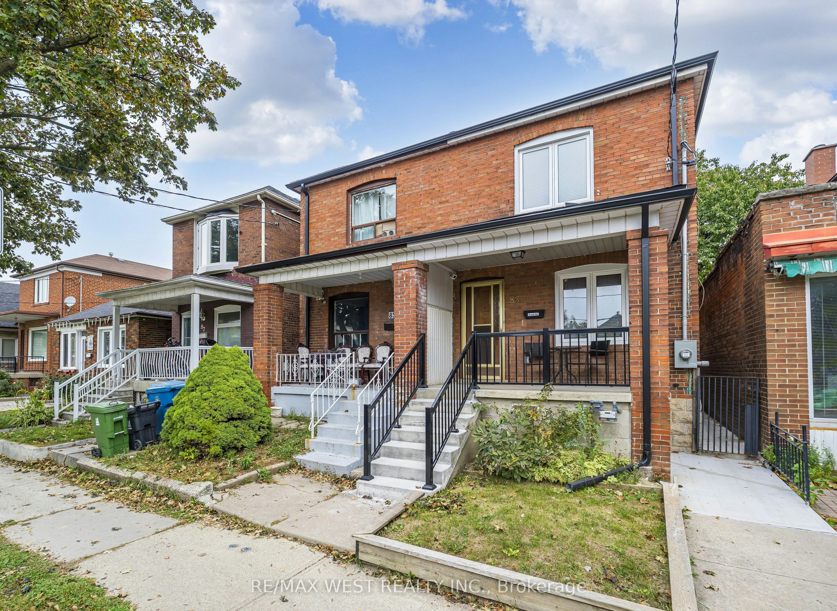 83 Scott Road, Toronto, ON, M6M 3T3