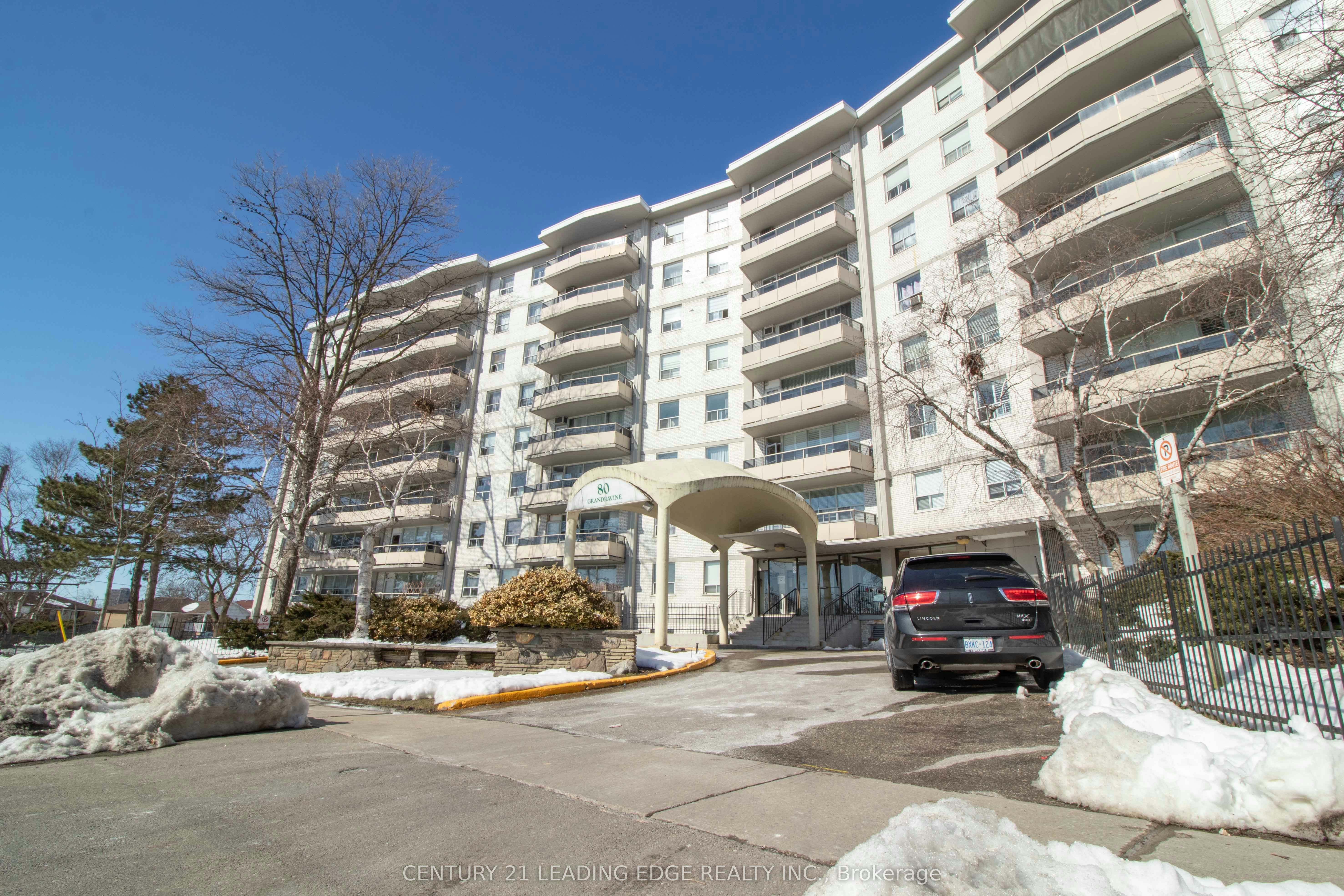 703-80 Grandravine Drive, Toronto, ON, M3J 1B2