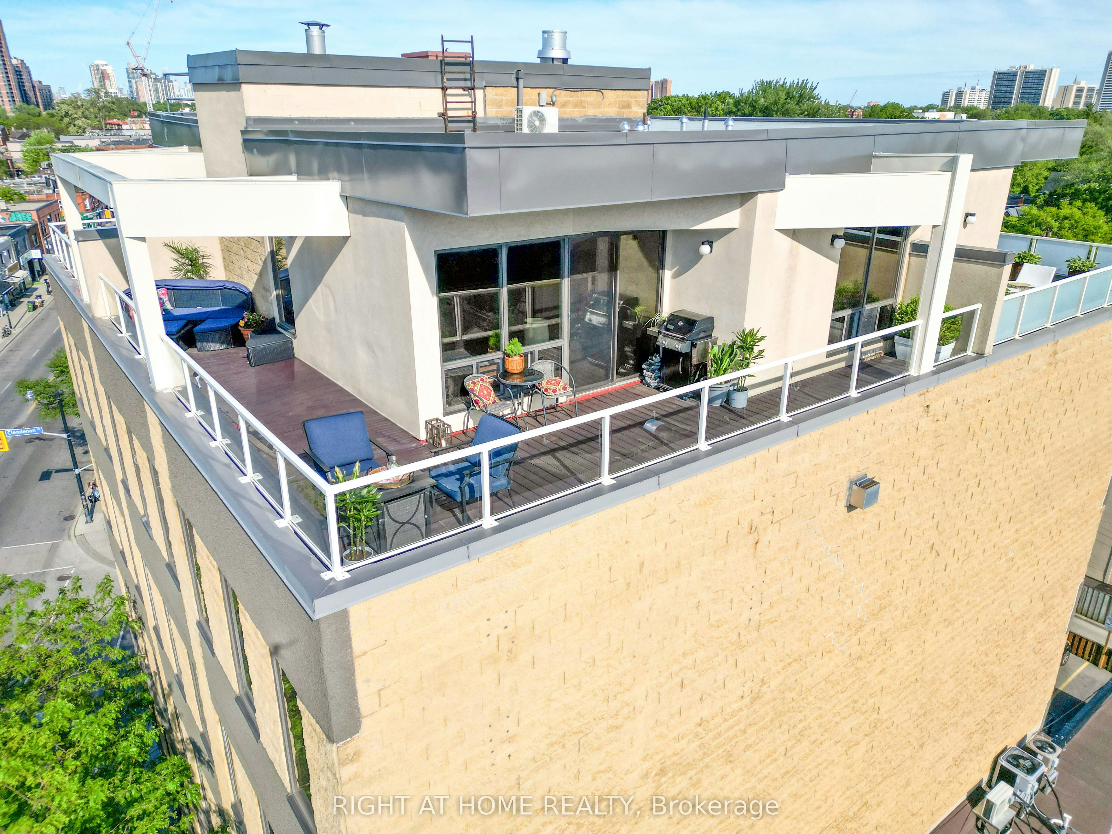 504-1 St Johns Road, Toronto, ON, M6P 1T7