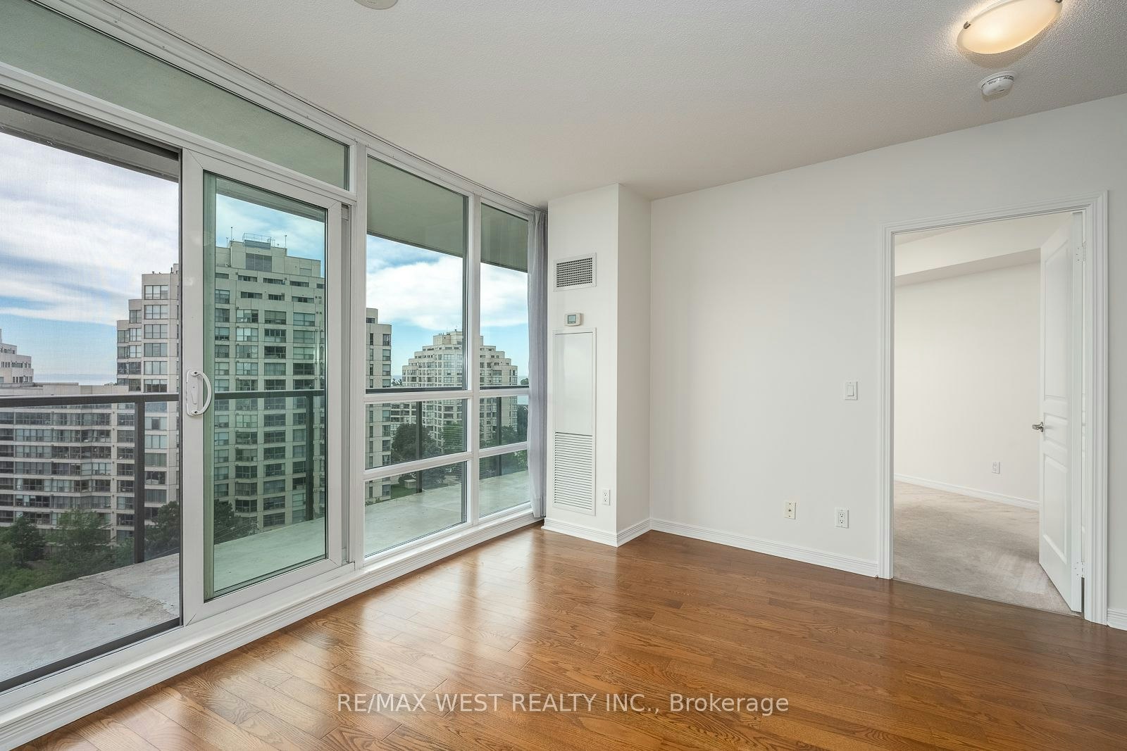 908-2240 Lake Shore Boulevard W, Toronto, ON, M8V 0B1 - 11