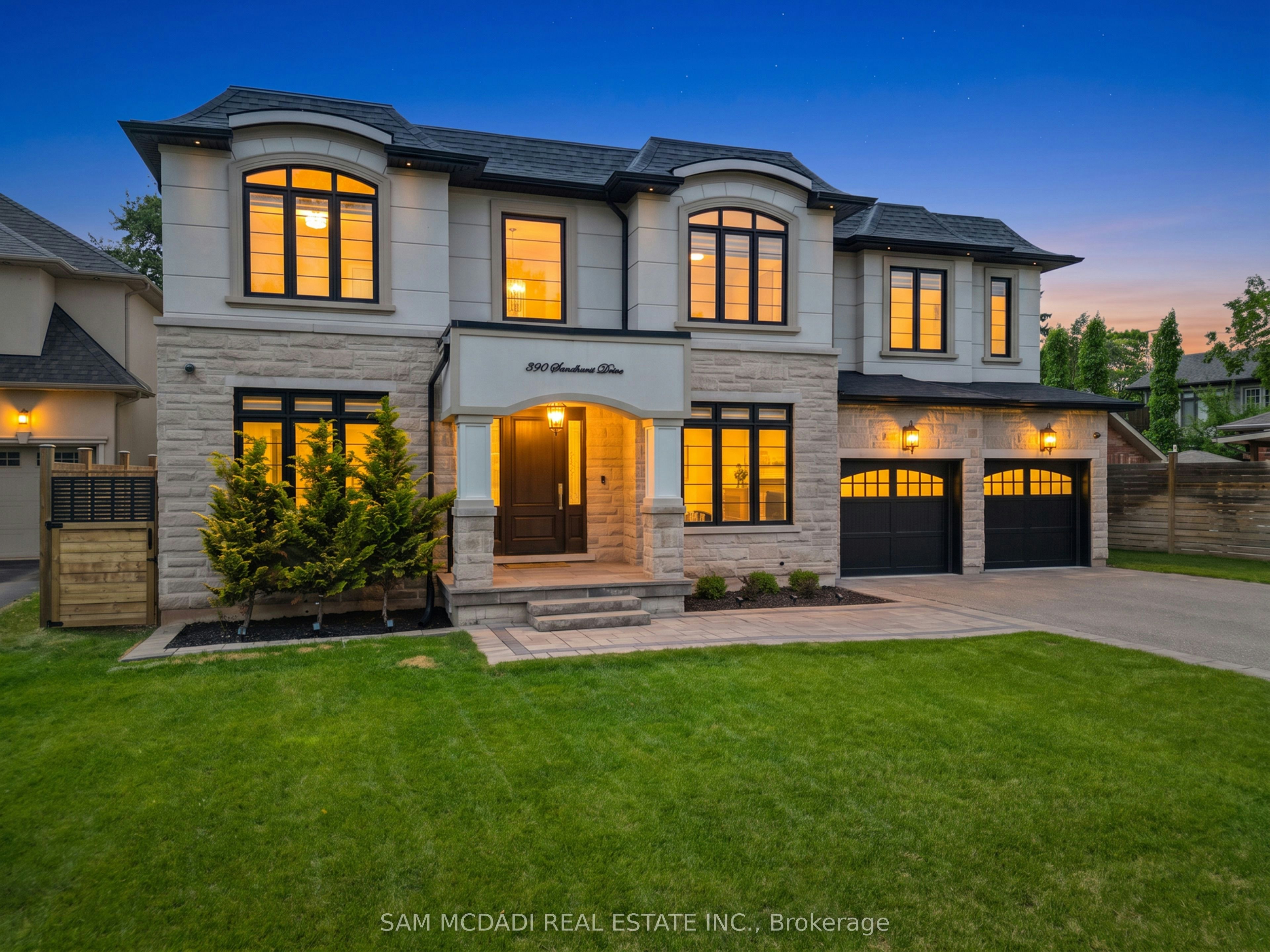 390 Sandhurst Drive, Oakville, ON, L6L 4L3