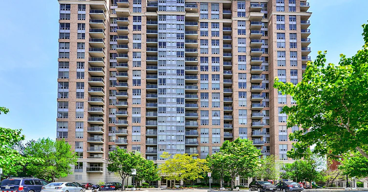 1013-55 Strathaven Drive, Mississauga, ON, L5R 4G9