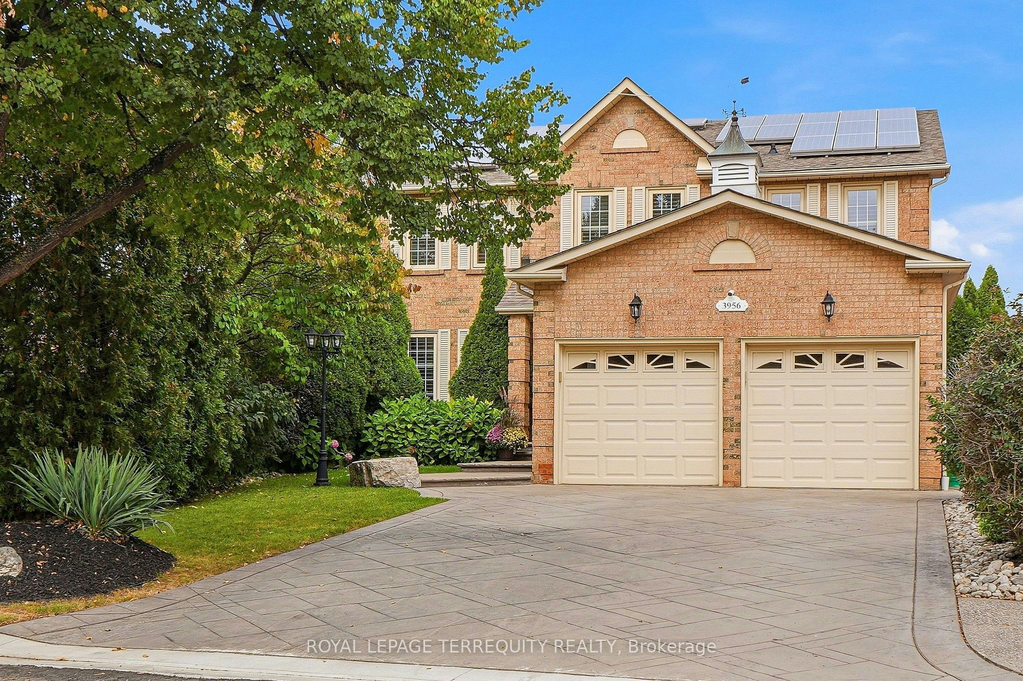 3956 Chadburn Crescent, Mississauga, ON, L5L 3X5